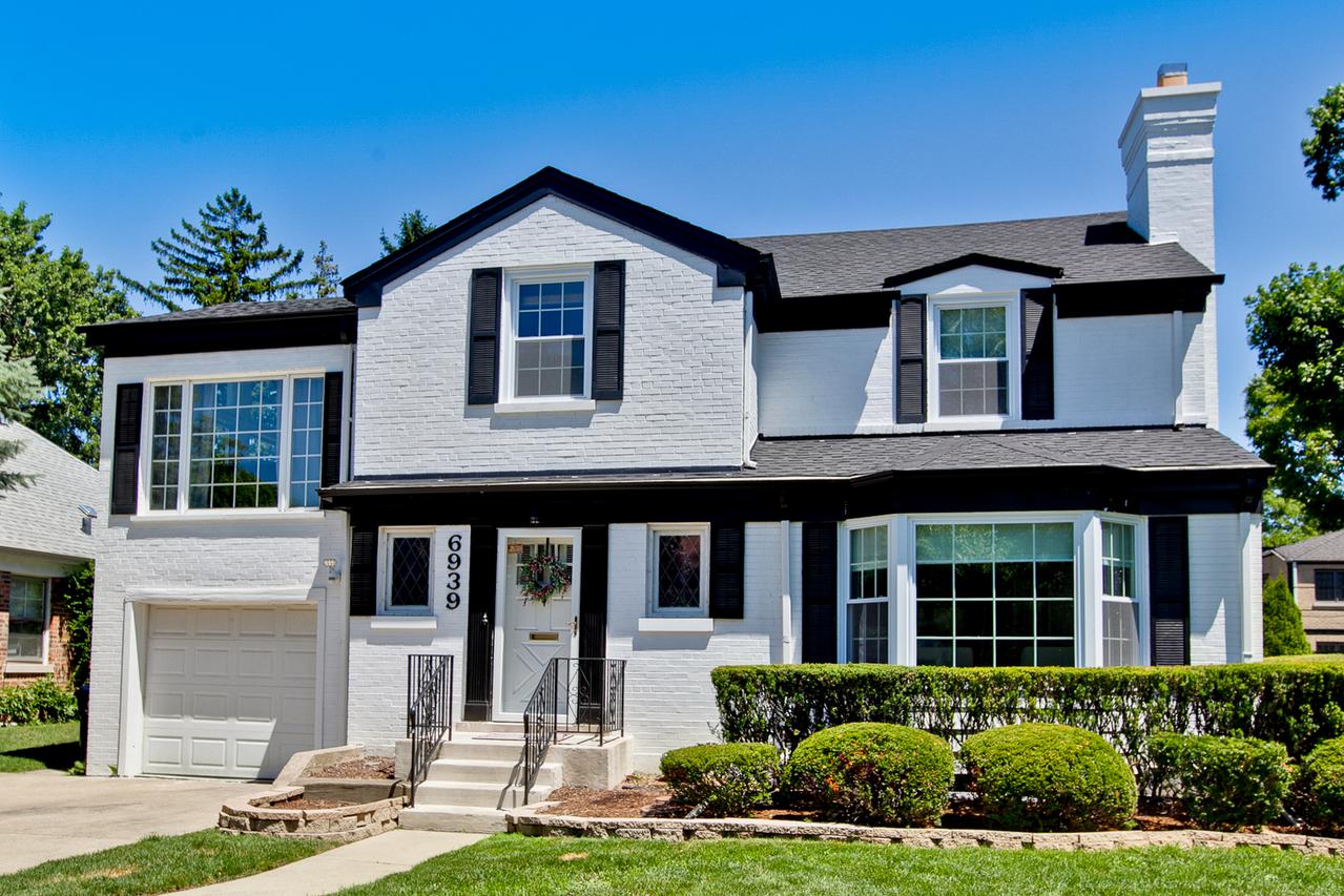 6939 N Knox Ave., Lincolnwood, IL 60712