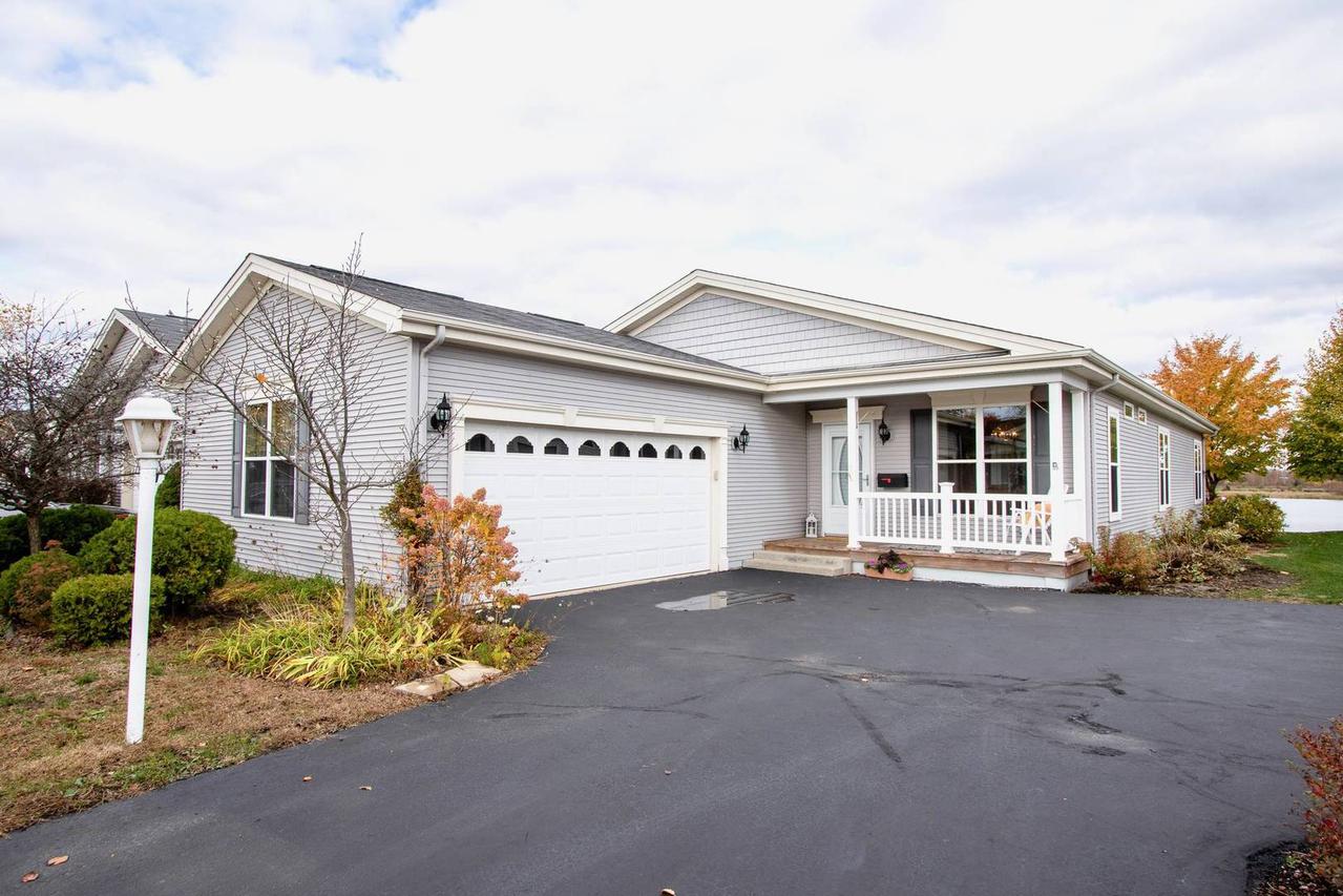 45 Rocking Horse Ln., Grayslake, IL 60030