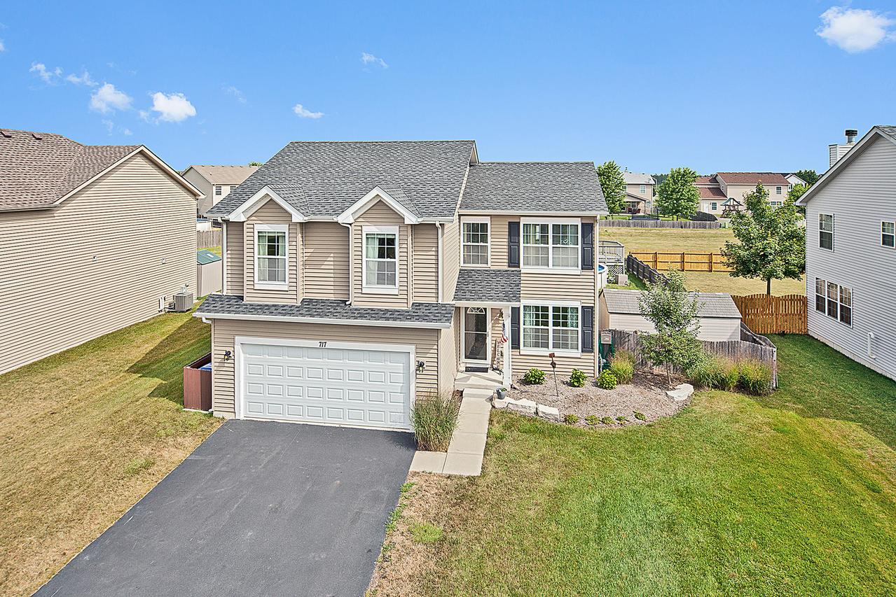 717 Maplewood Dr., Minooka, IL 60447