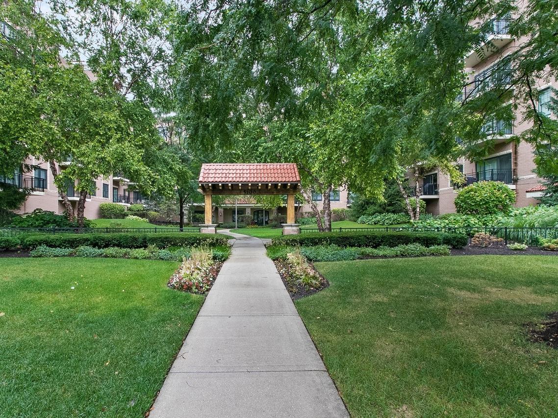 5100 W 96th St. #302, Oak Lawn, IL 60453
