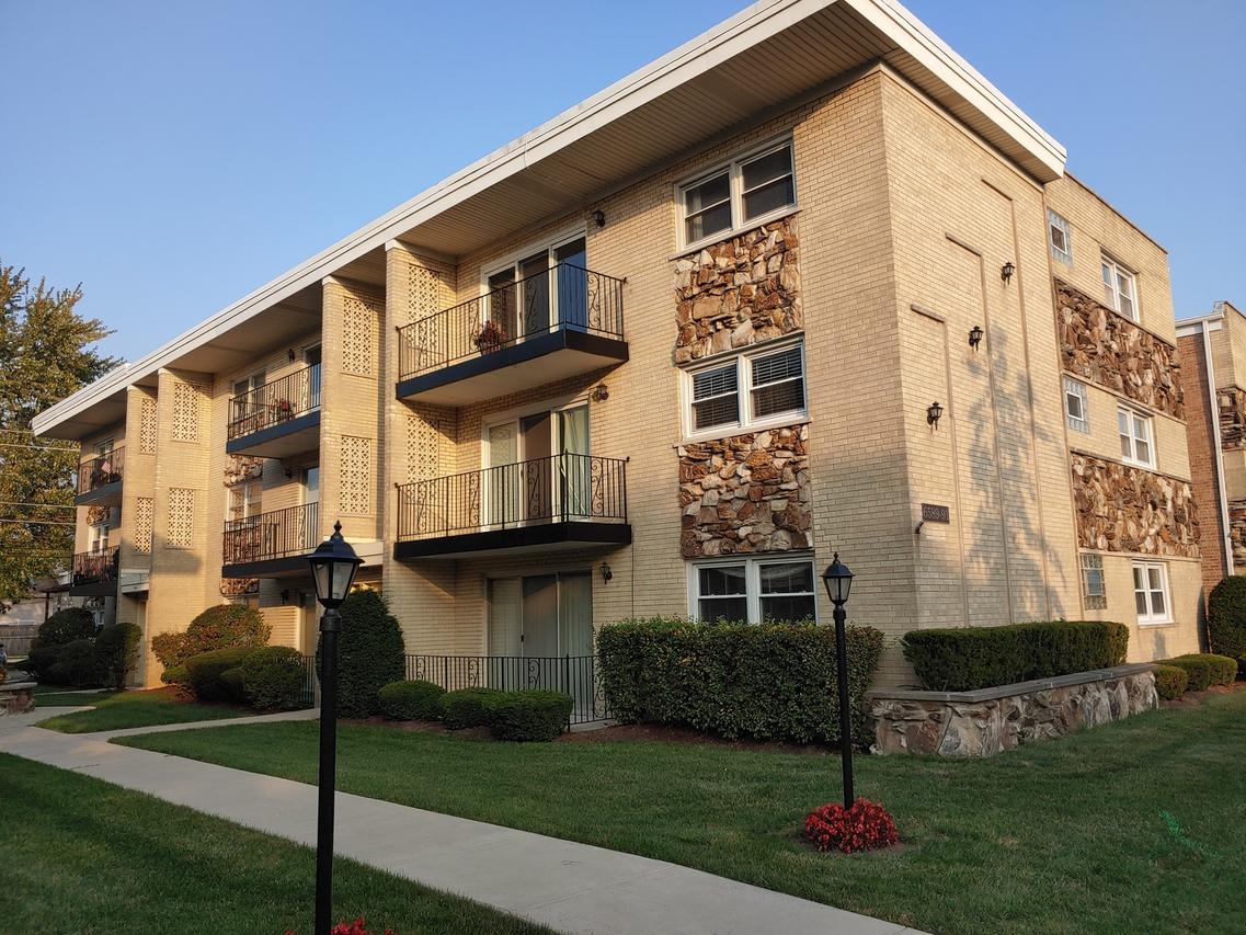6589 N Northwest Hwy. #4, Chicago, IL 60631