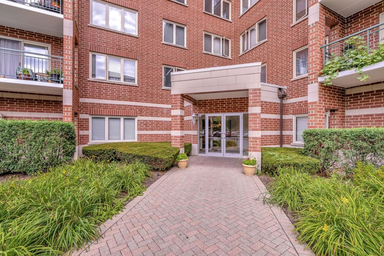 4210 N Natchez Ave. #208, Chicago, IL 60634