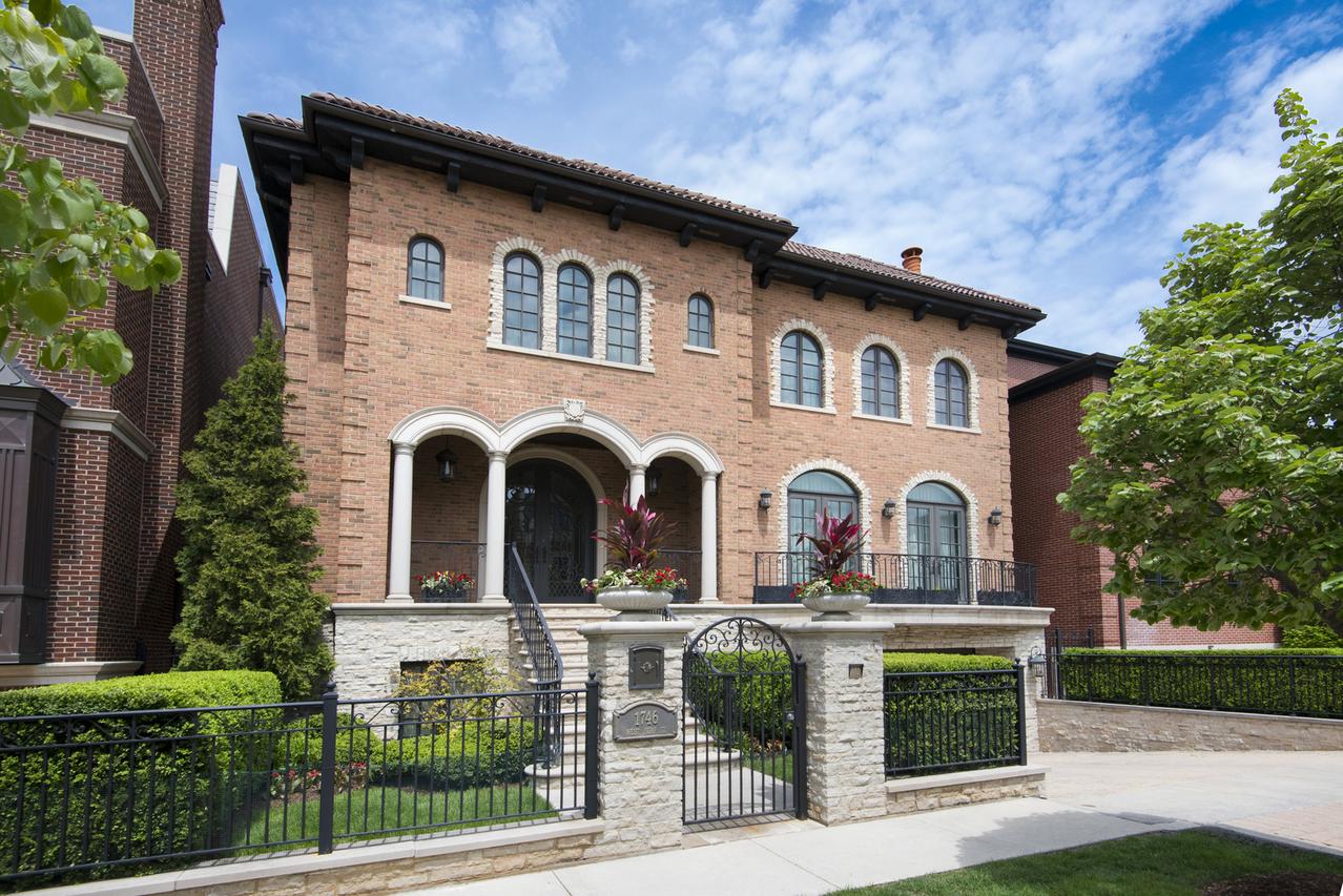 1746 W Surf St., Chicago, IL 60657