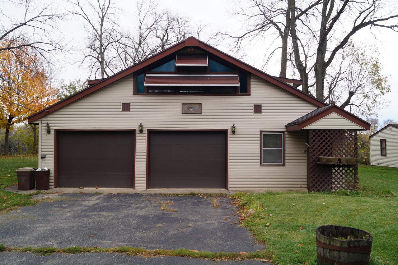 11075 Edgemere Ter., Roscoe, IL 61073