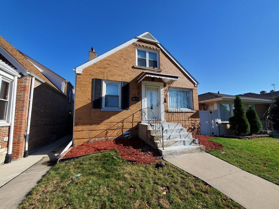 8223 S La Salle St., Chicago, IL 60620