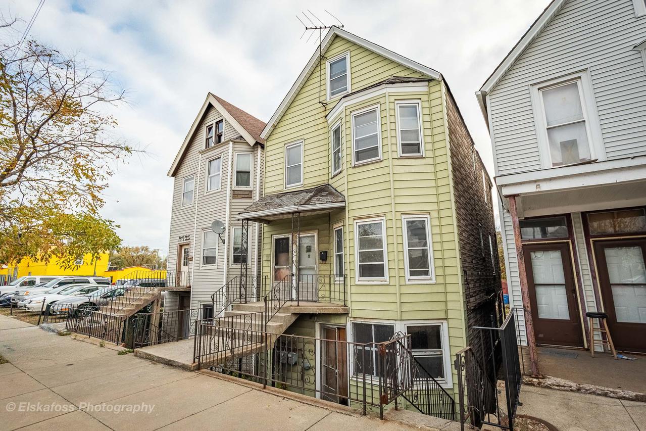 9709 S Ewing Ave., Chicago, IL 60617