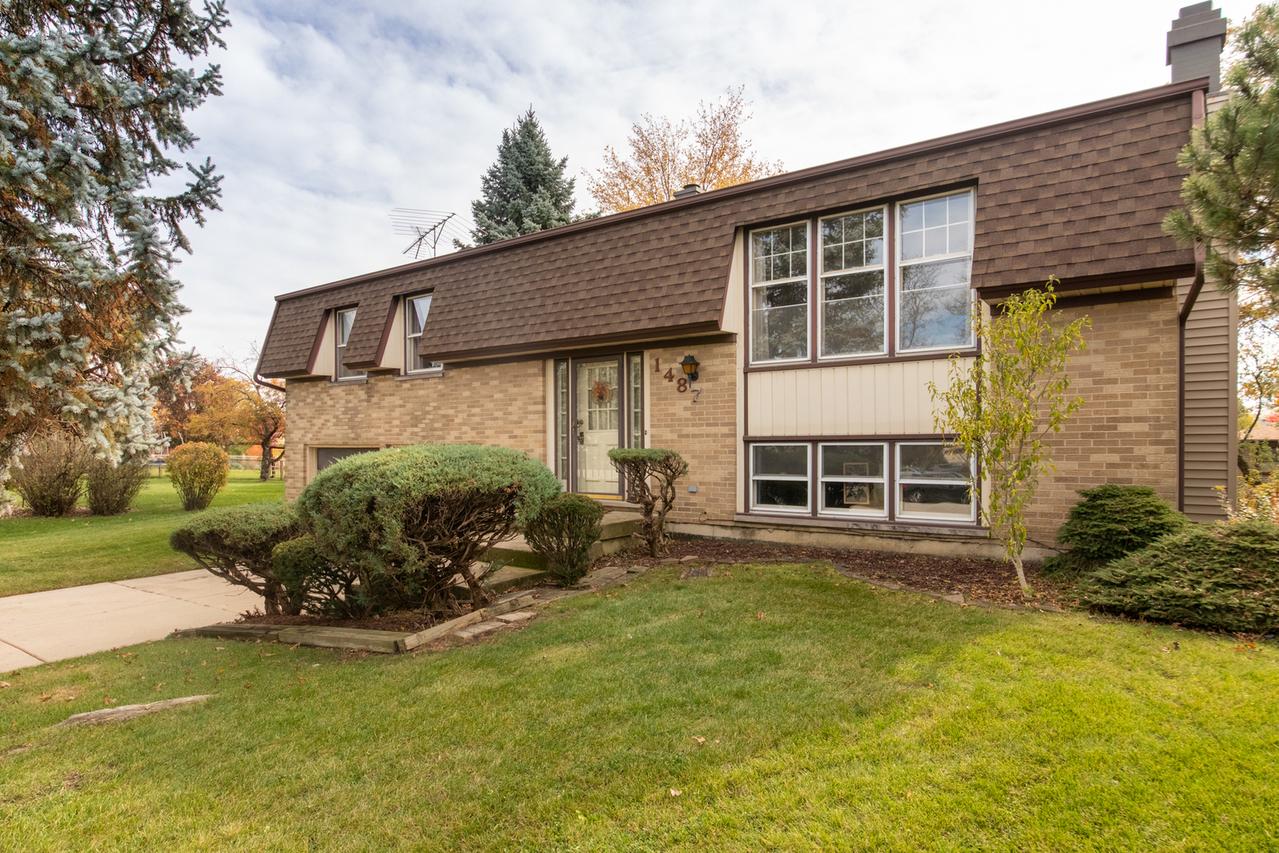 1487 Haise Ct., Elk Grove Village, IL 60007