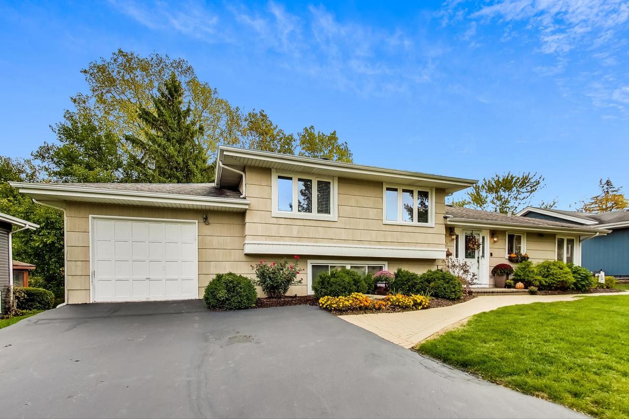 5837 Brookbank Rd., Downers Grove, IL 60516