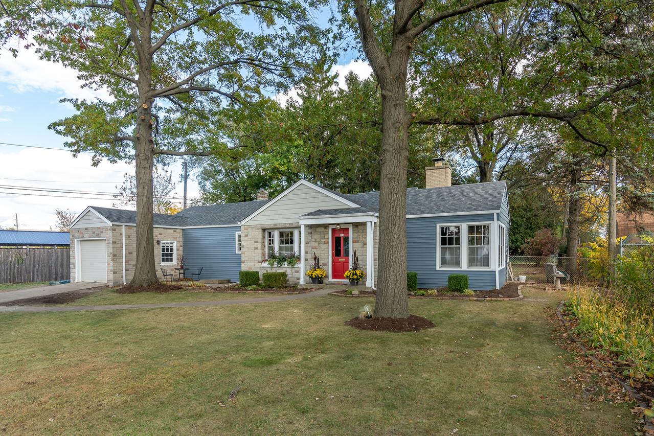 153 N 3rd Ave., Des Plaines, IL 60016