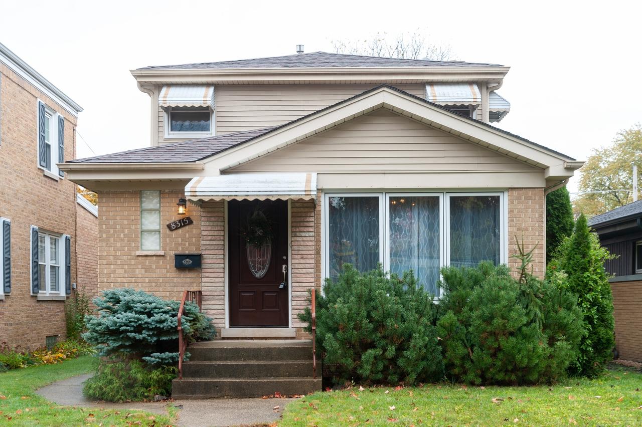 8315 N Ottawa Ave., Niles, IL 60714