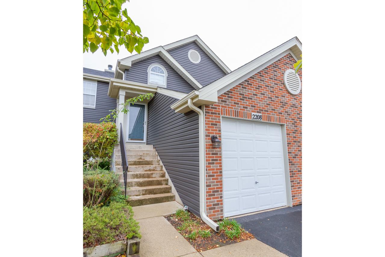 2208 Lake Ridge Dr., Glendale Heights, IL 60139