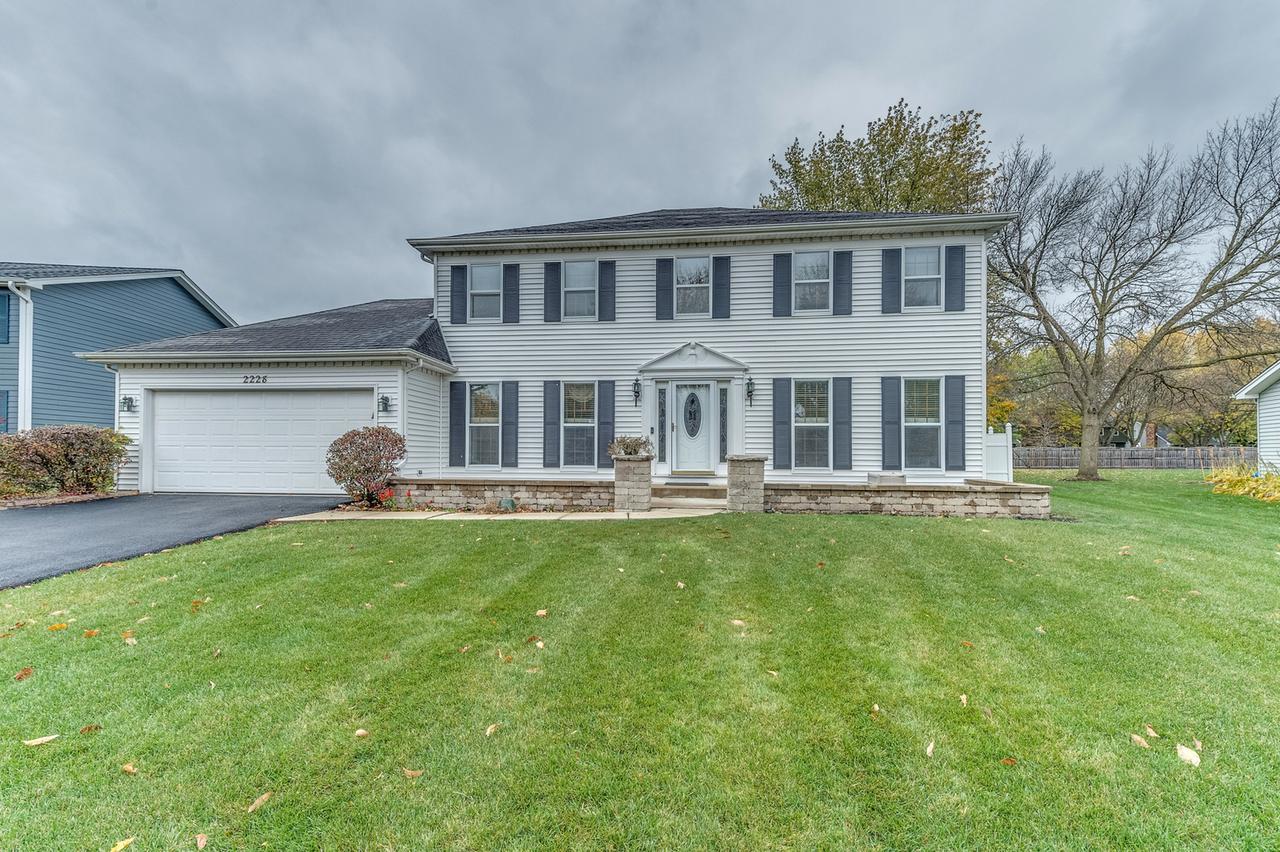 2228 Rosehill Ct., Naperville, IL 60565