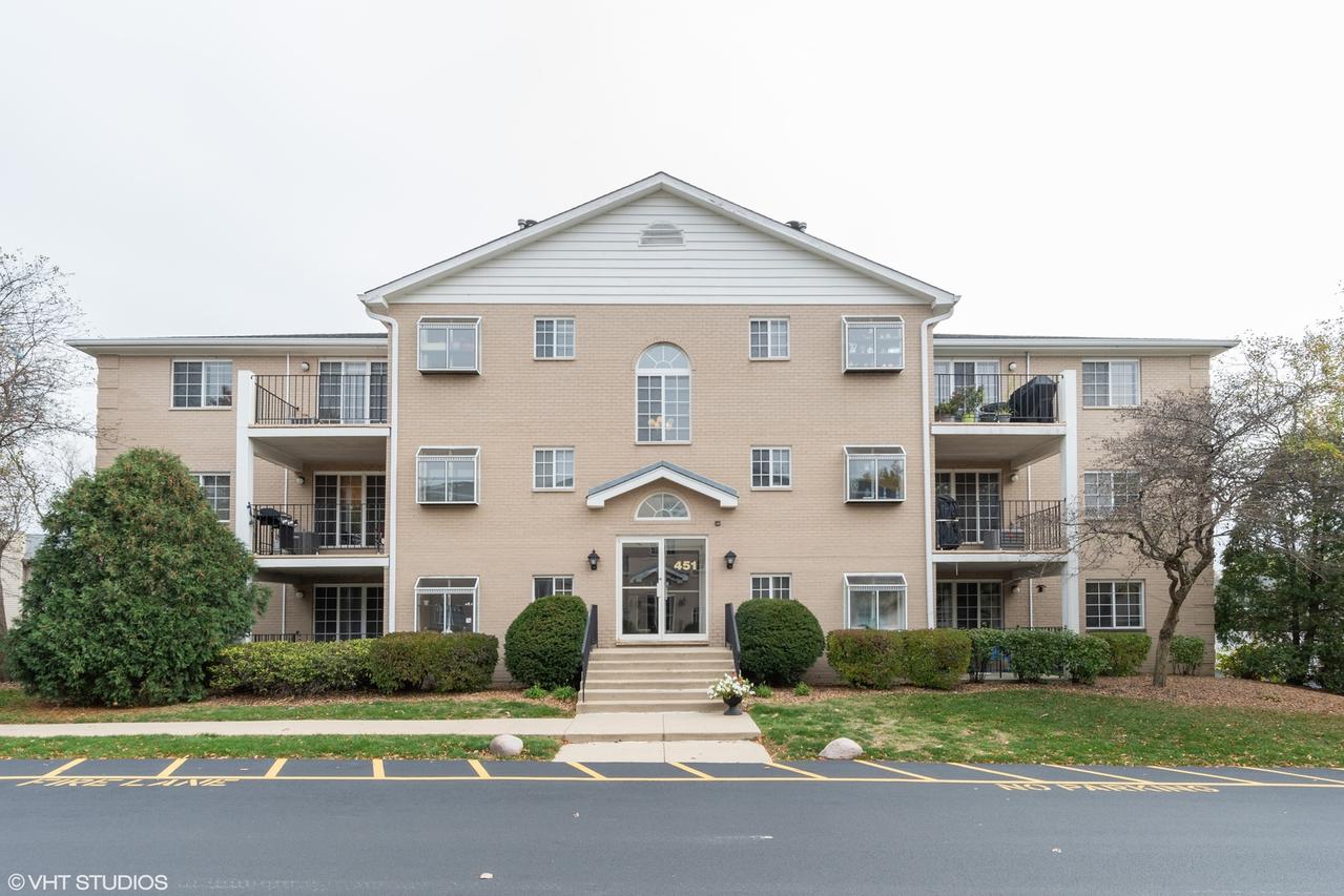 451 Valley Dr. #301, Naperville, IL 60563