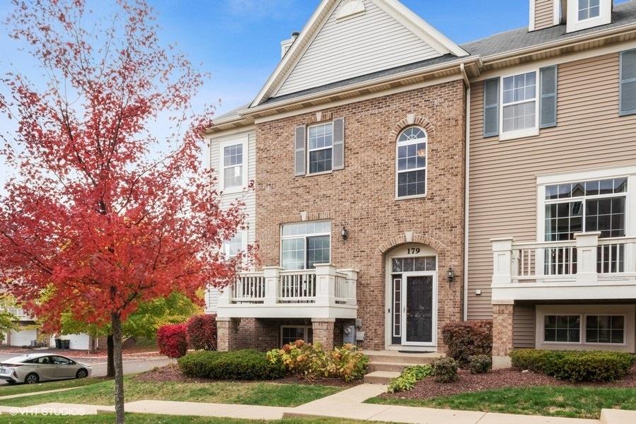 179 Goldenhill St., Carol Stream, IL 60188