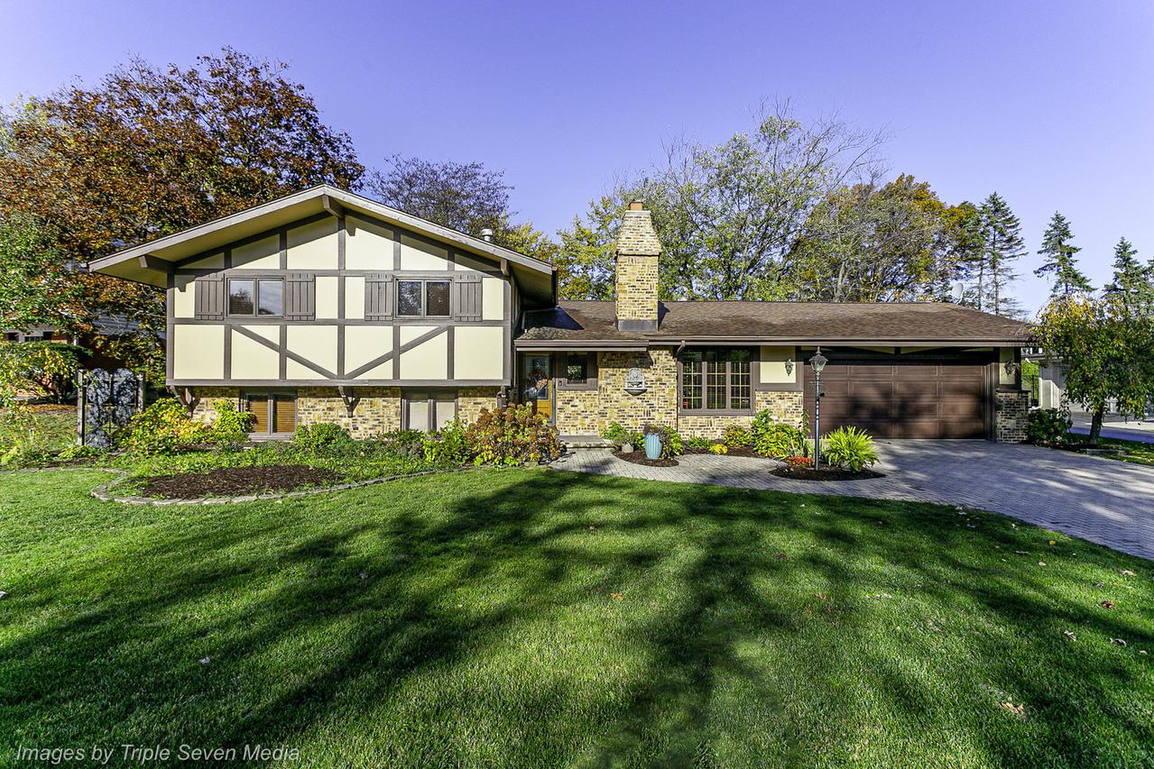 60 Surrey Hill Rd., Palos Heights, IL 60463