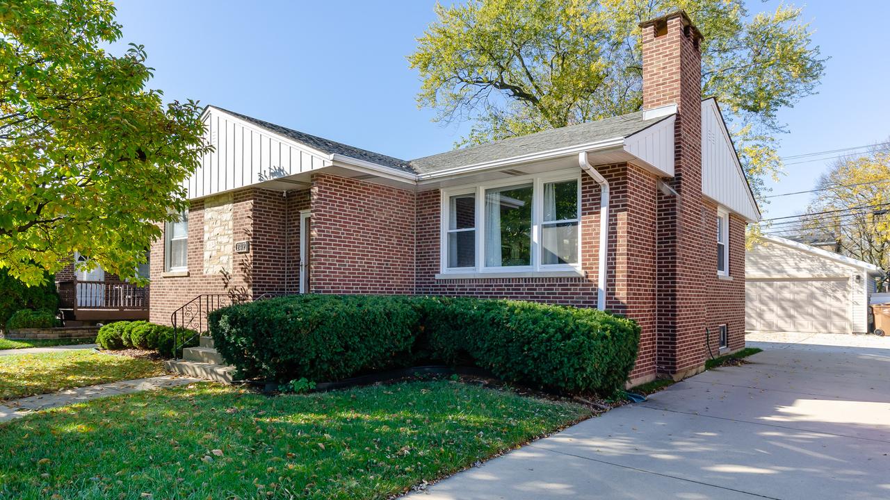2412 S 1st Ave., North Riverside, IL 60546