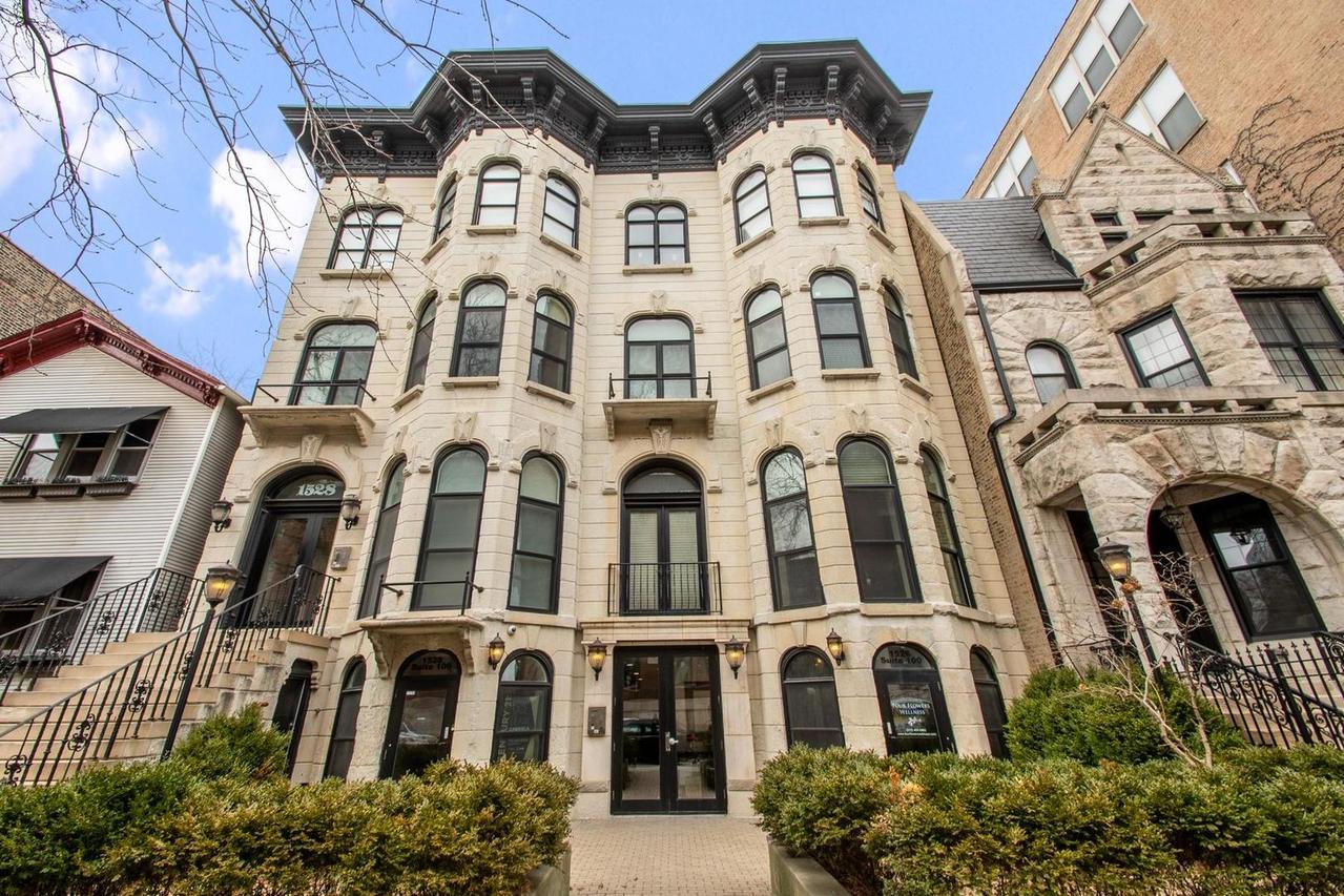 1526 W Monroe St. #PH2, Chicago, IL 60607
