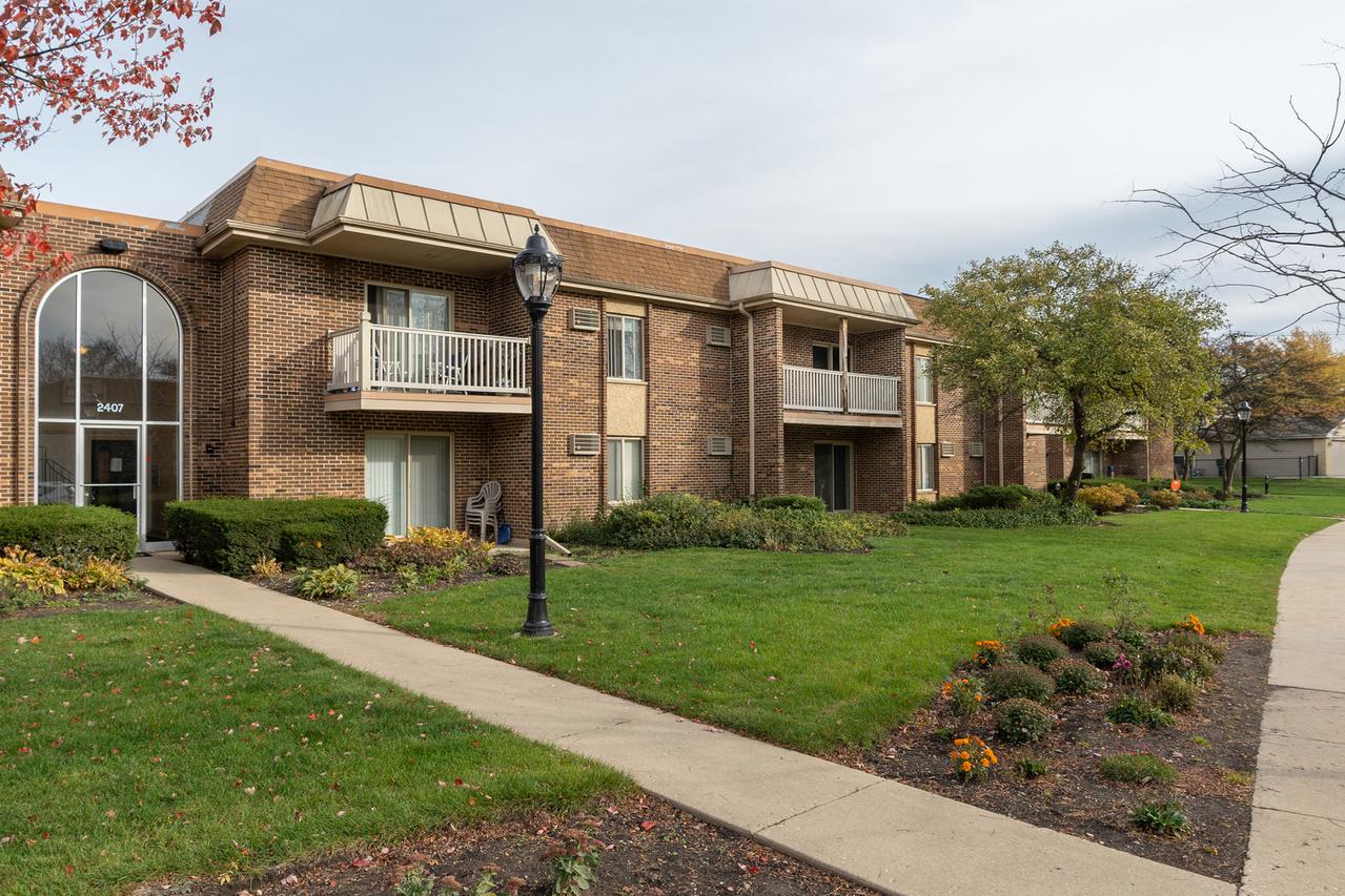 2403 N Kennicott Dr. #2E, Arlington Heights, IL 60004