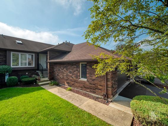 8835 Clearview Dr., Orland Park, IL 60462