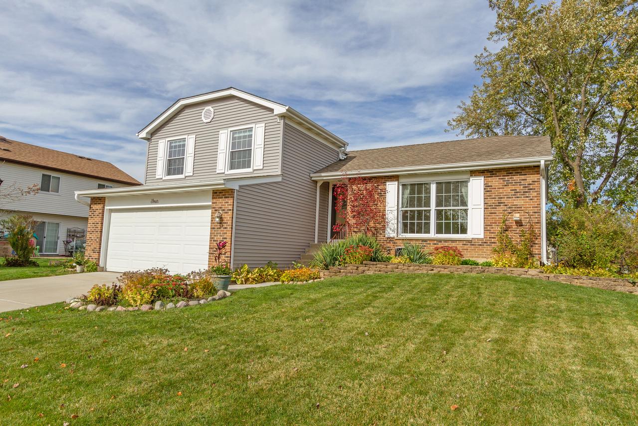 4 Arrowwood Ct., Streamwood, IL 60107