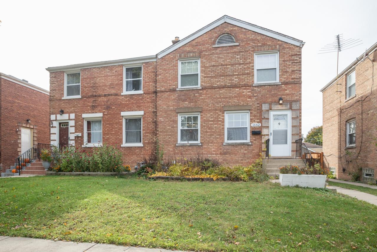 1662 Orchard St., Des Plaines, IL 60018