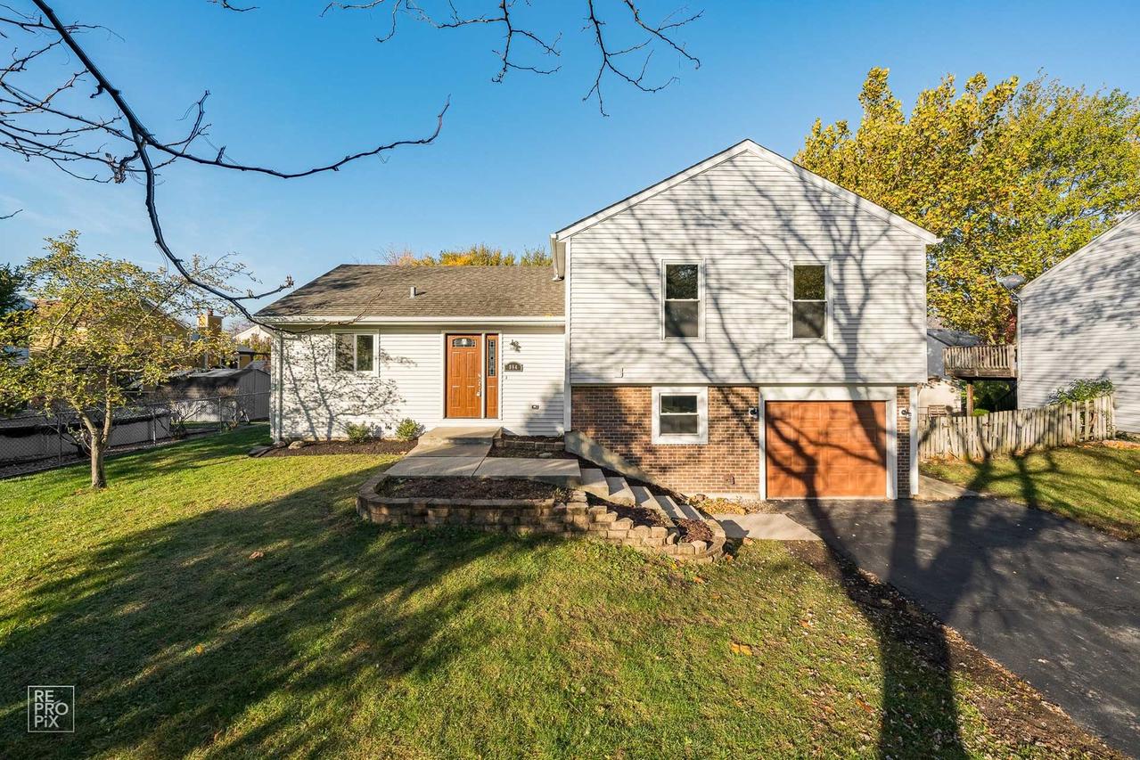 984 Grant St., Bartlett, IL 60103