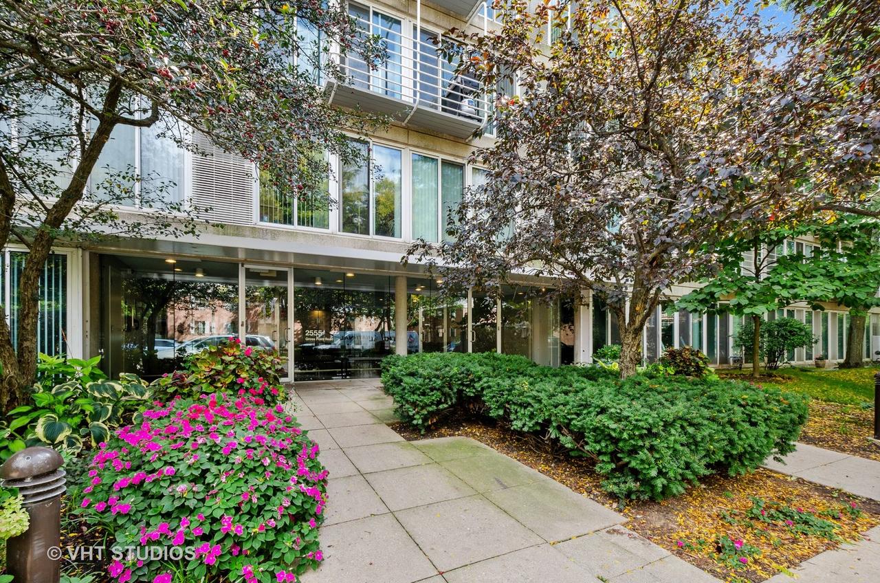2555 Gross Point Rd. #402, Evanston, IL 60201