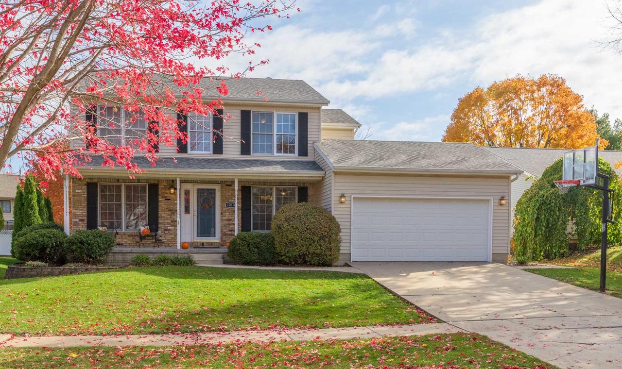 1213 Chatham Ln., Bloomington, IL 61704