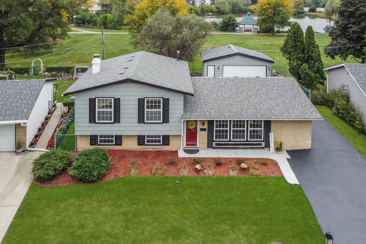 1556 Yorkshire Dr., Hanover Park, IL 60133