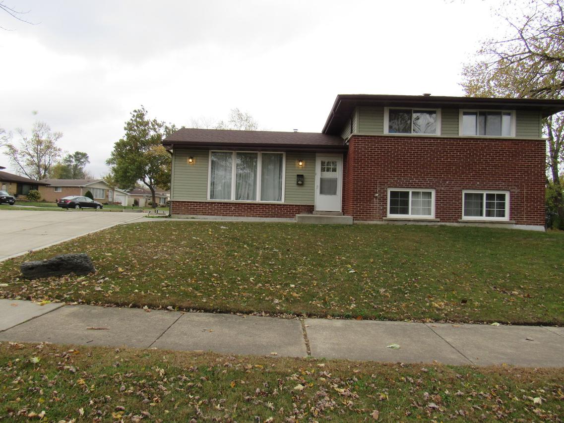 328 Serena Dr., Chicago Heights, IL 60411