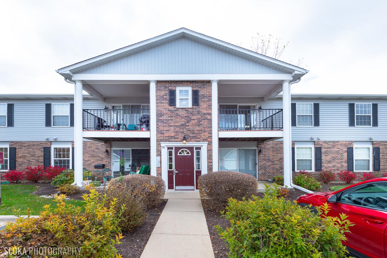 893 Golf Course Rd. #8, Crystal Lake, IL 60014