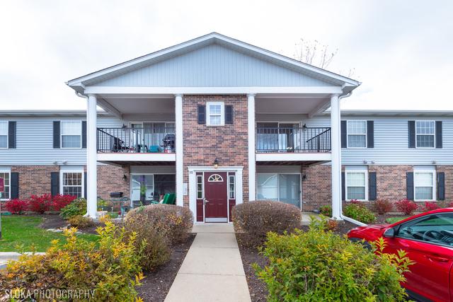 893 Golf Course Rd. #8, Crystal Lake, IL 60014