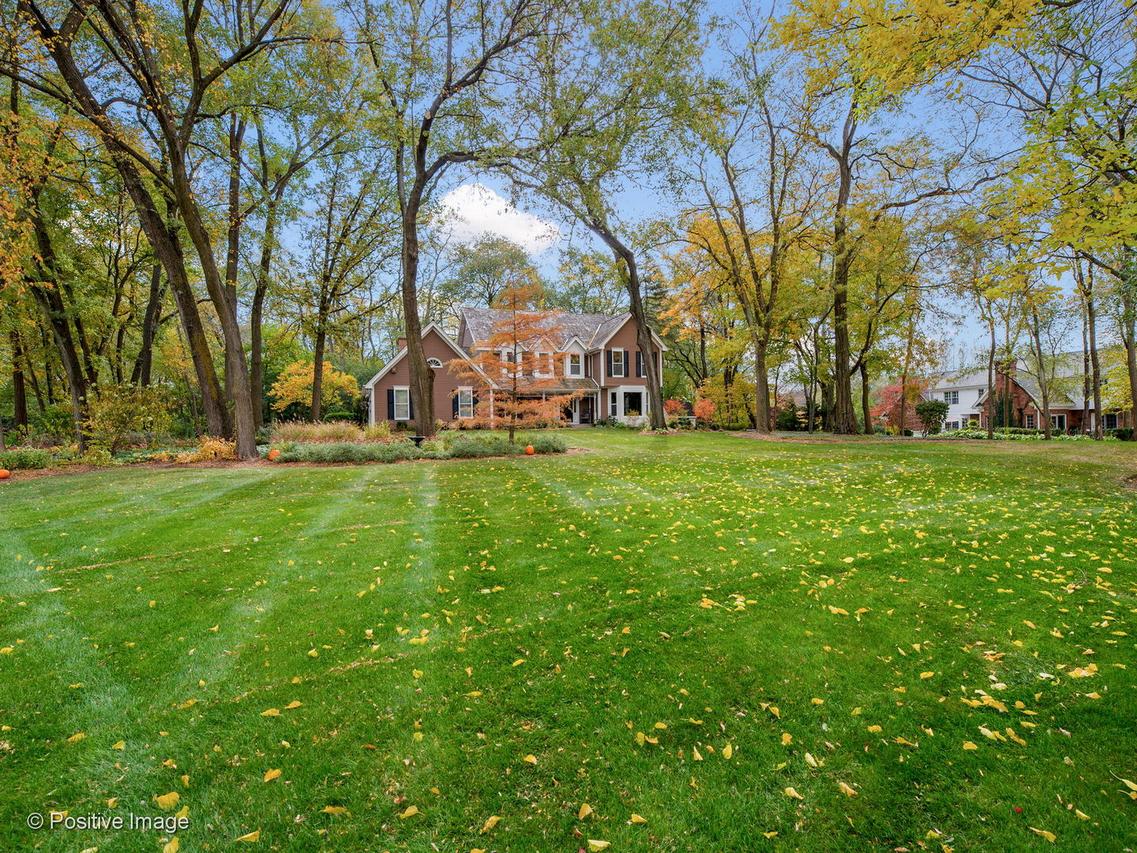 2S045 Twin Oaks Dr., Wheaton, IL 60189