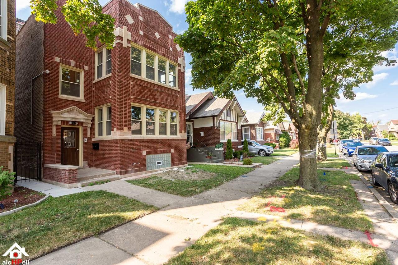 7420 S Bennett Ave., Chicago, IL 60649