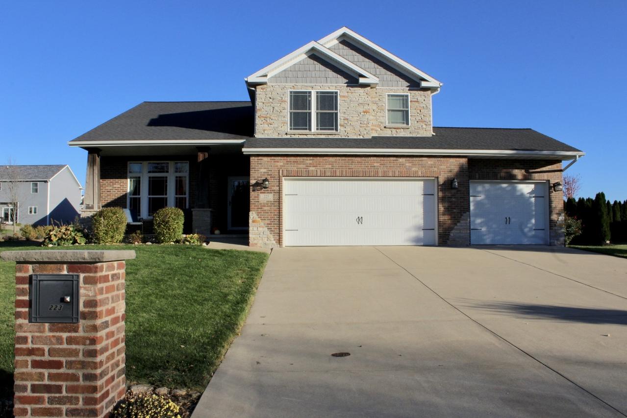 223 Prairie Ridge Dr., Lexington, IL 61753