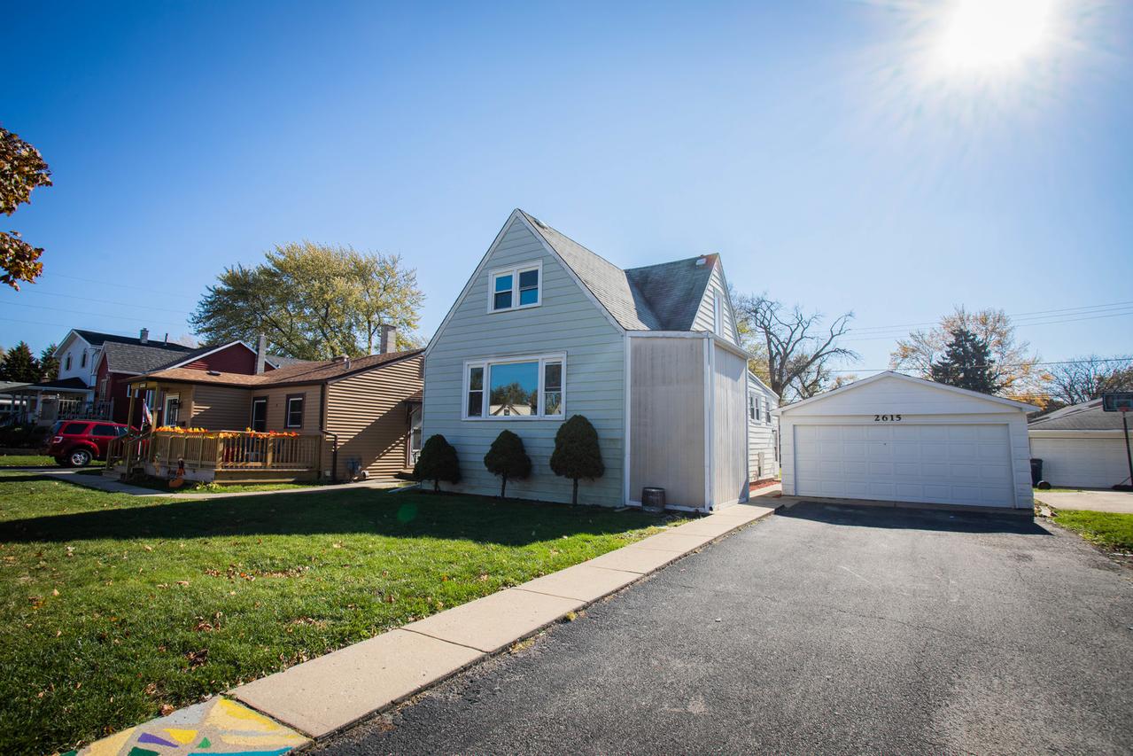 2615 W 98th Pl., Evergreen Park, IL 60805