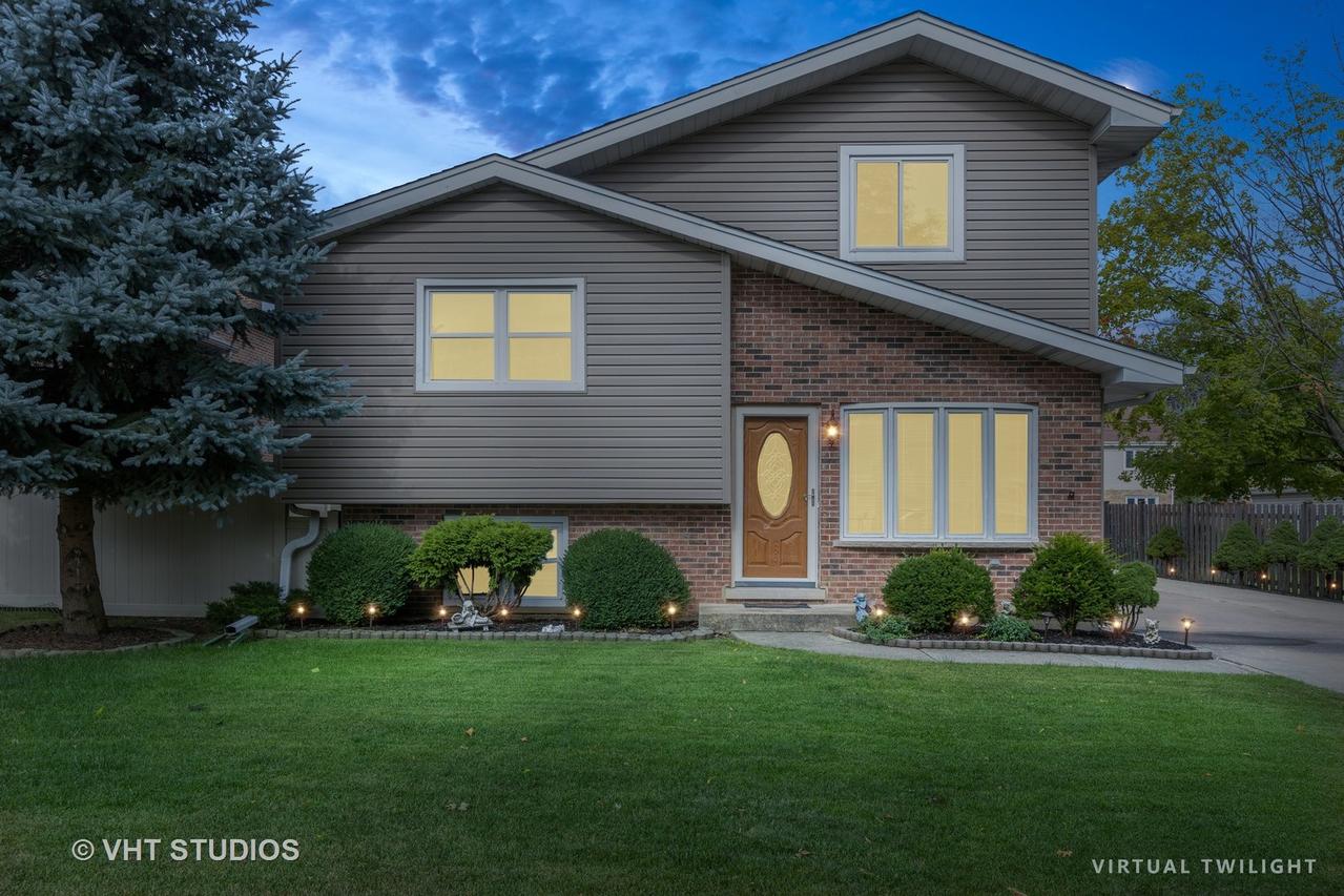 680 N Van Auken St., Elmhurst, IL 60126