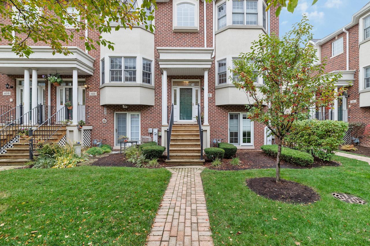 413 W Hillgrove Ave., La Grange, IL 60525