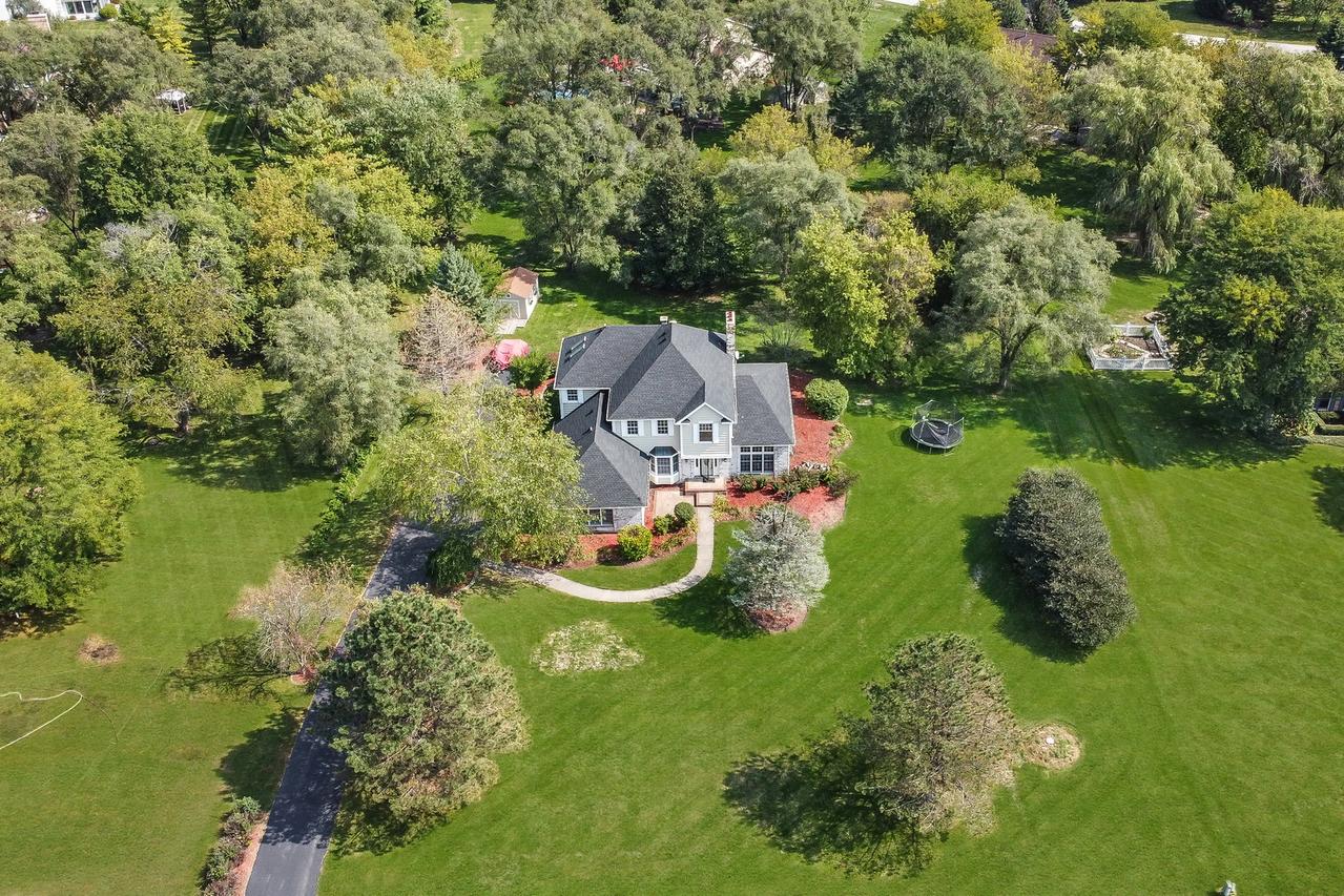 25948 N Arrowhead Dr., Mundelein, IL 60060