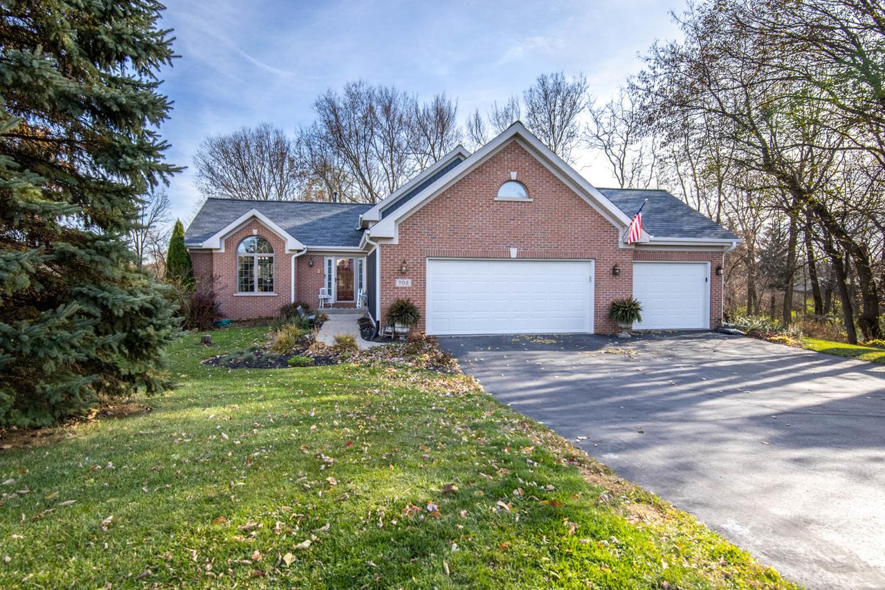 702 Meadow Crossing Tr., Roscoe, IL 61073