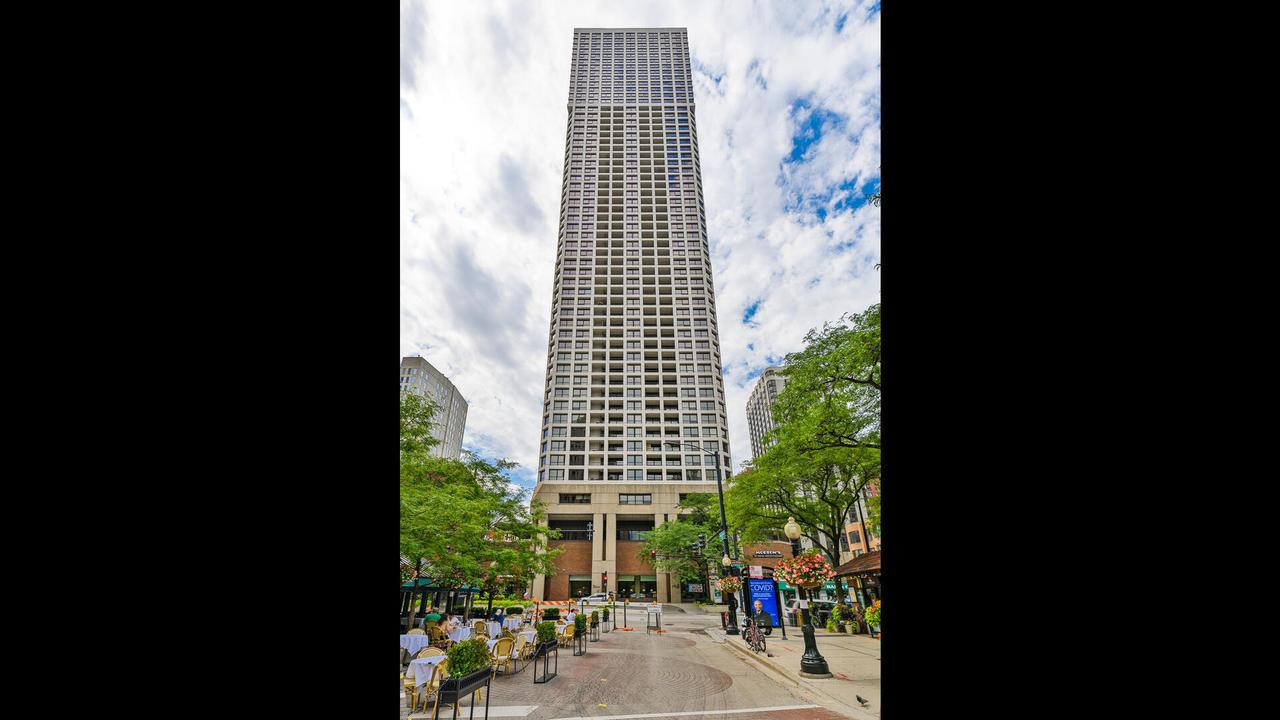 1030 N State St. #17D, Chicago, IL 60610