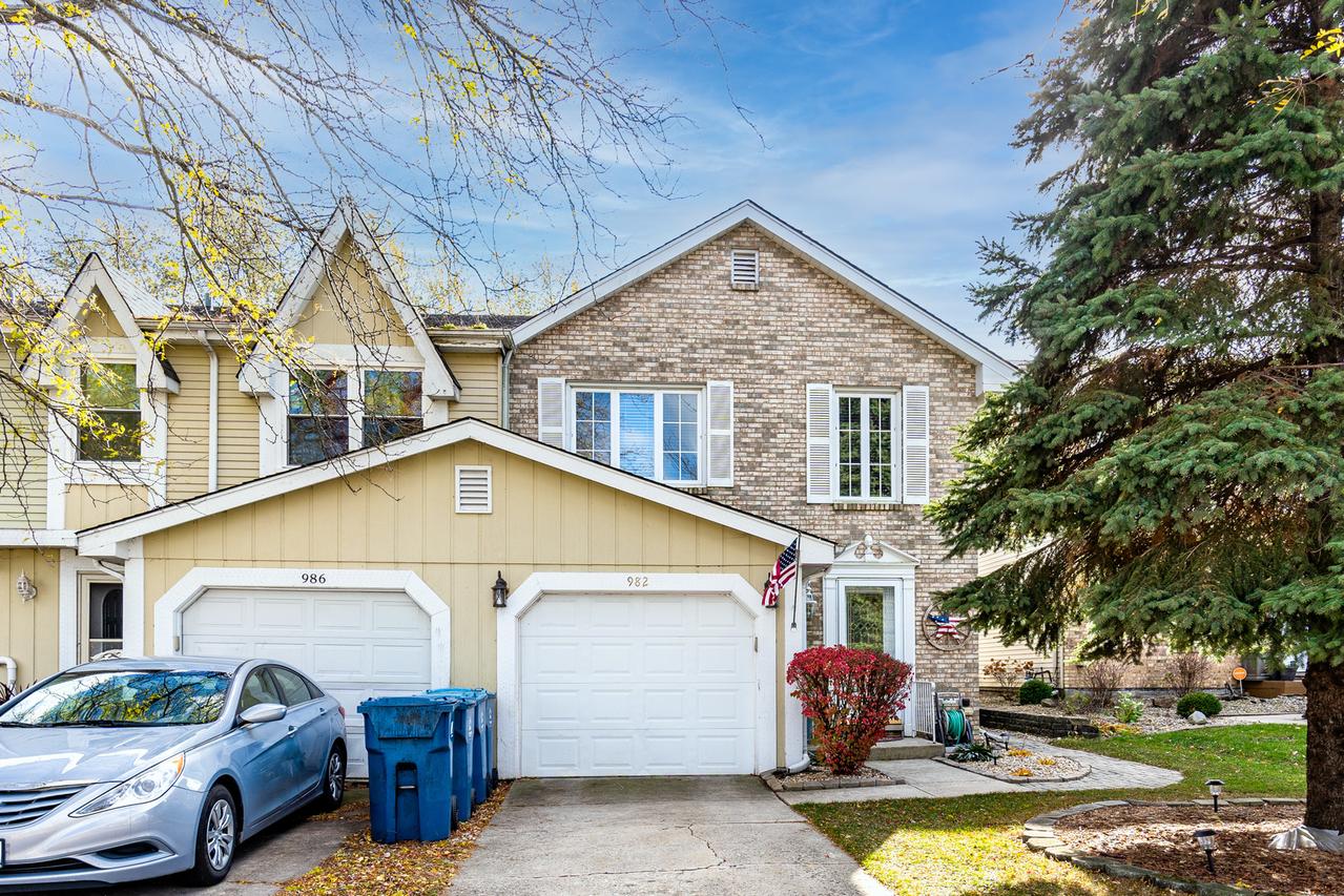 982 Patricia Ln., Crete, IL 60417