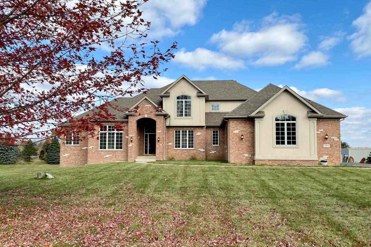 1884 Red Oak Ln., Spring Grove, IL 60081