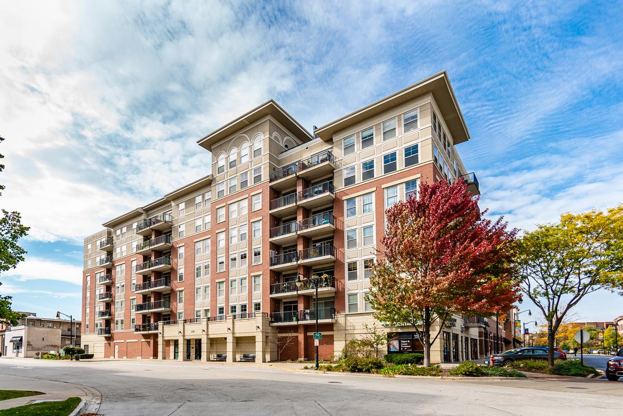 656 Pearson St. #612, Des Plaines, IL 60016