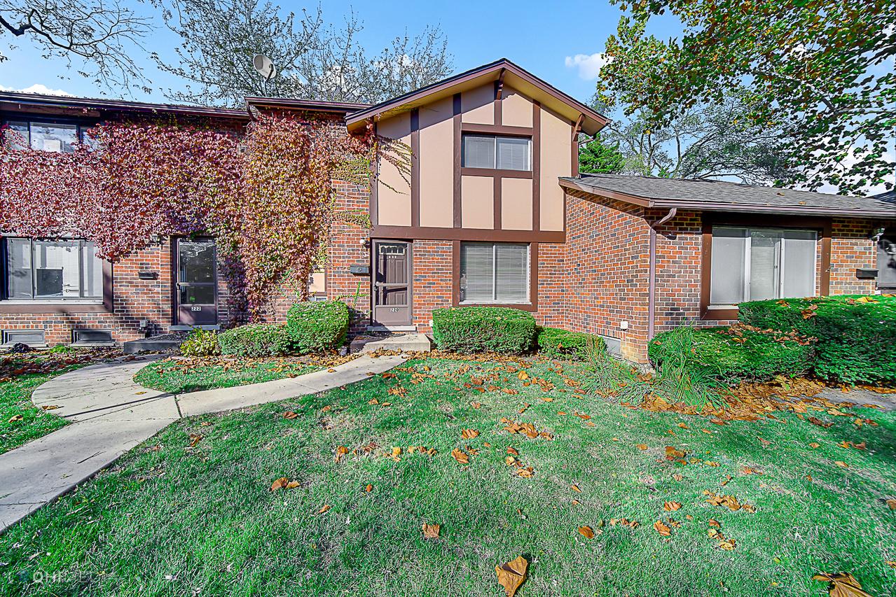 18W220 Standish Ln., Villa Park, IL 60181