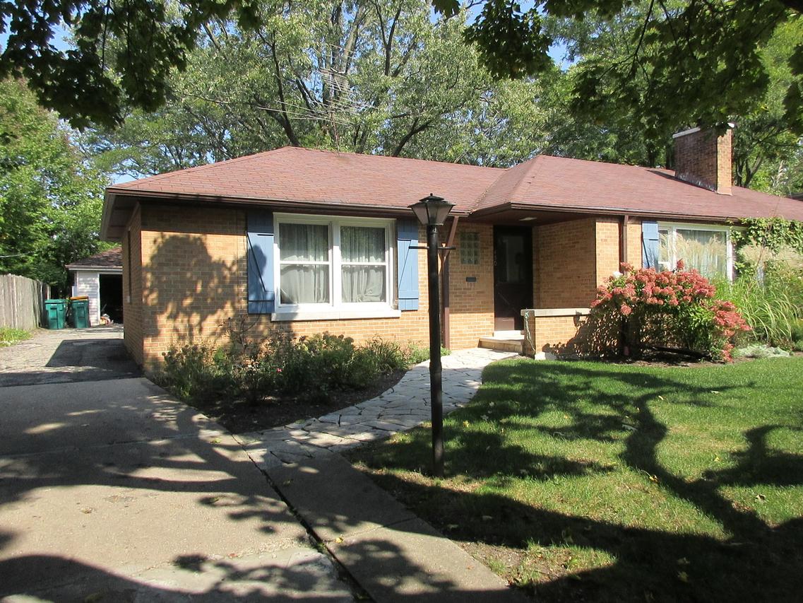450 Hermitage Dr., Deerfield, IL 60015