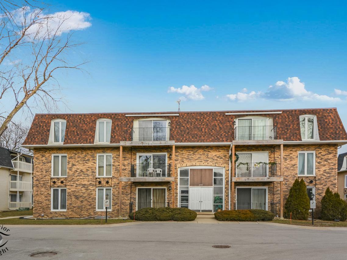 5700 Circle Dr. #103, Oak Lawn, IL 60453