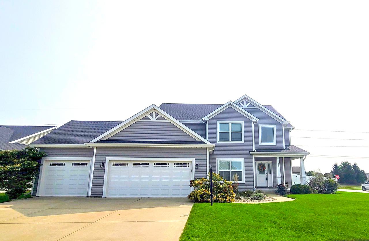 301 Trefoil St., Savoy, IL 61874