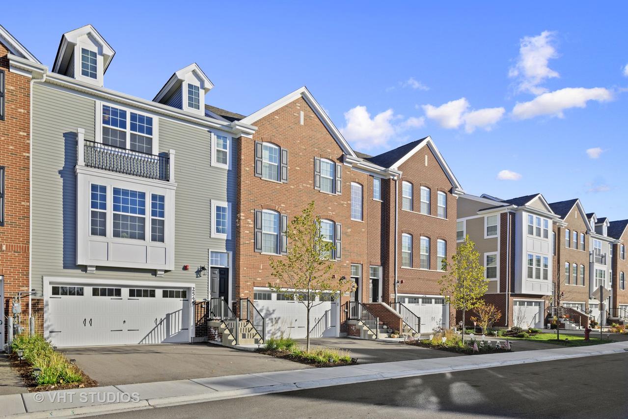 2546 Huntleigh Ln., Woodridge, IL 60517