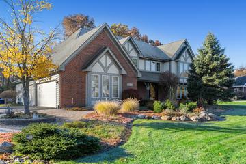 39W745 Crosscreek Ln., St. Charles, IL 60175